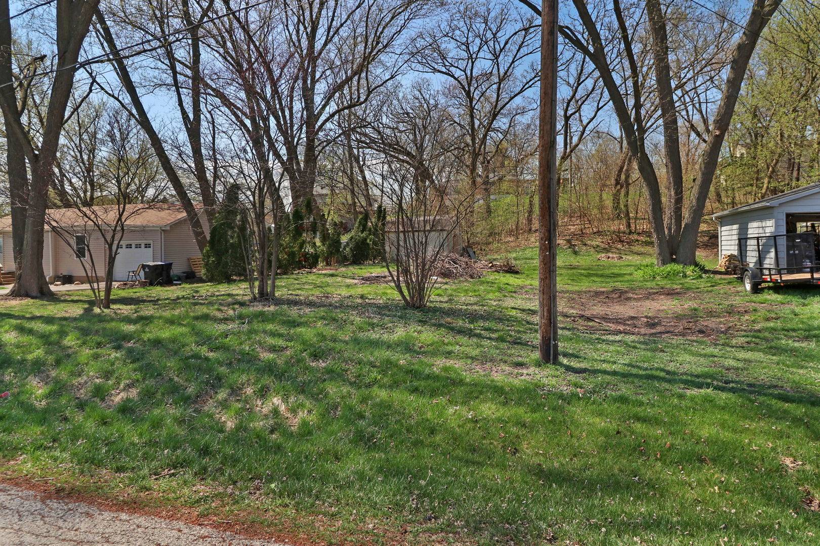 5207 N Lake ST, Mchenry, IL 60050