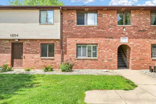 Urbana, IL 61802,1204 Dean DR #3