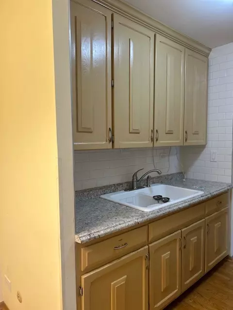 Chicago, IL 60630,5915 W Gunnison ST #2F