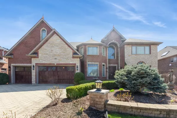 44 Baker LN, Naperville, IL 60565