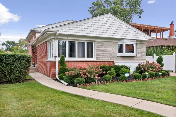 9249 KILDARE AVE, Skokie, IL 60077