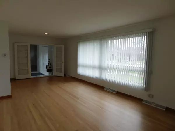 Skokie, IL 60076,4354 Lyons ST