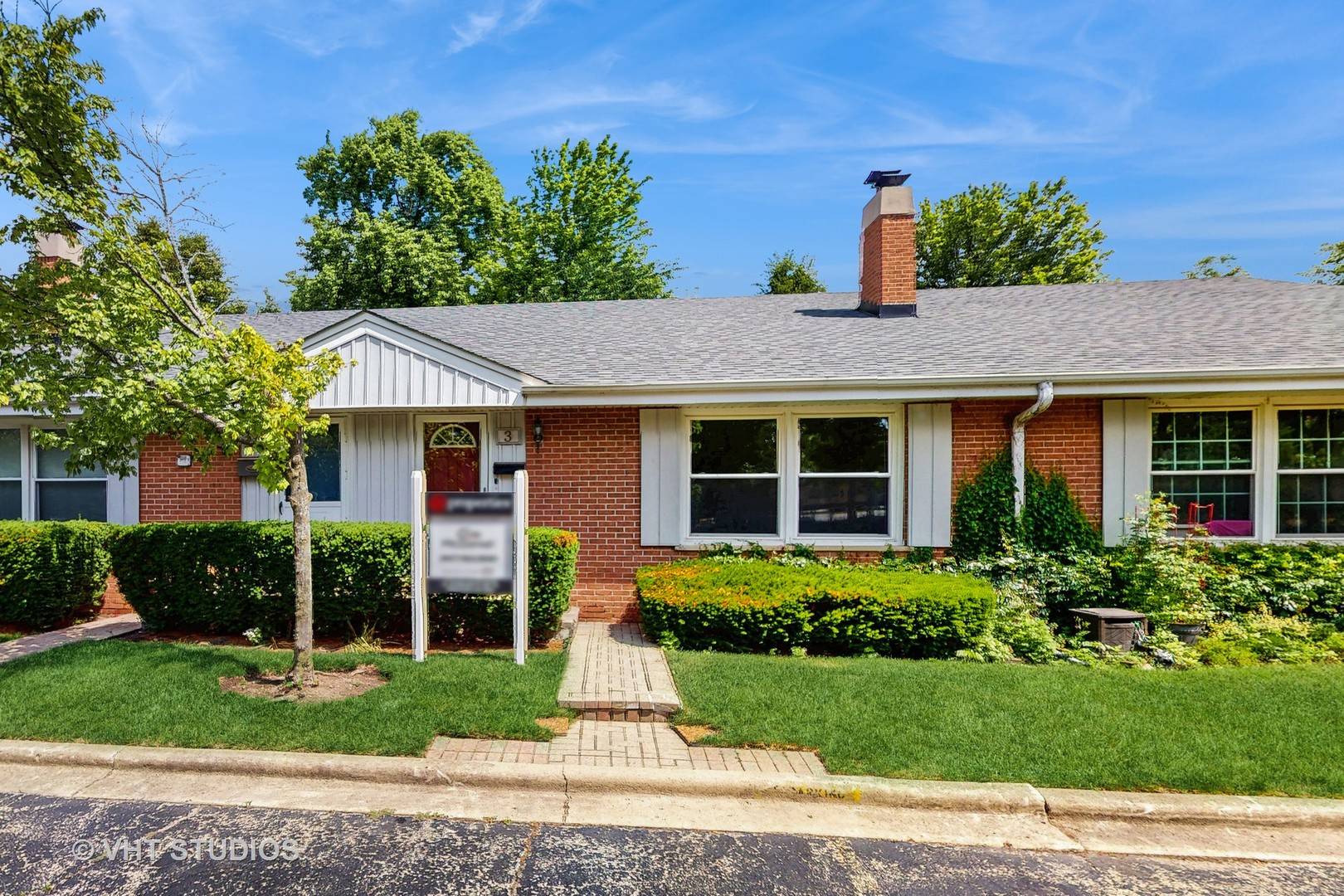 3 Robin Hood LN, Northfield, IL 60093