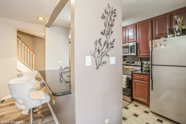 Schaumburg, IL 60195,109 White Oak CT #7