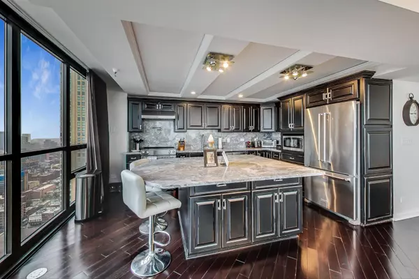 Chicago, IL 60611,10 E Ontario ST #4801-02