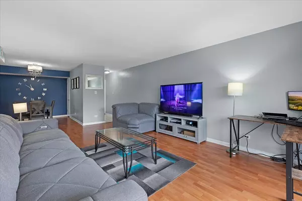 Willowbrook, IL 60527,2B Kingery Quarter #108