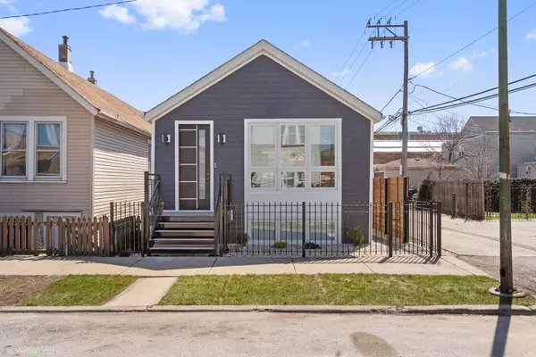 943 W 34th PL, Chicago, IL 60608