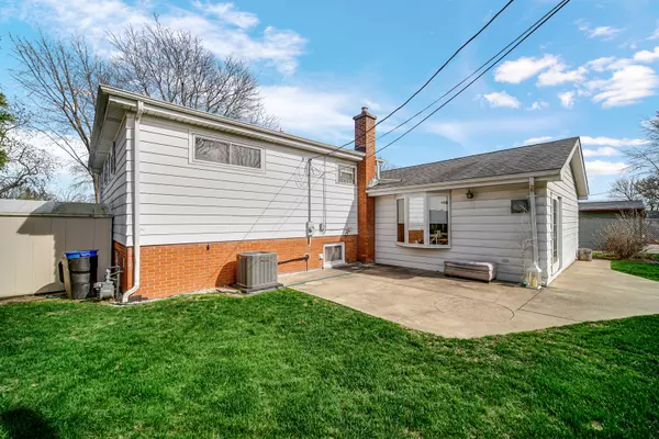 Addison, IL 60101,136 N School ST