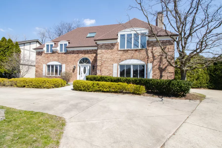 403 Royal Glen CT, Oak Brook, IL 60523