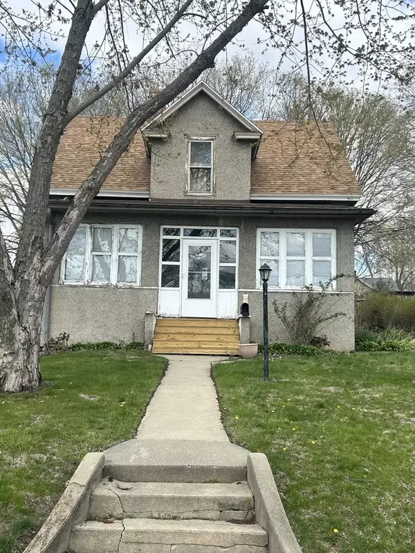 2209 1st ST, Peru, IL 61354