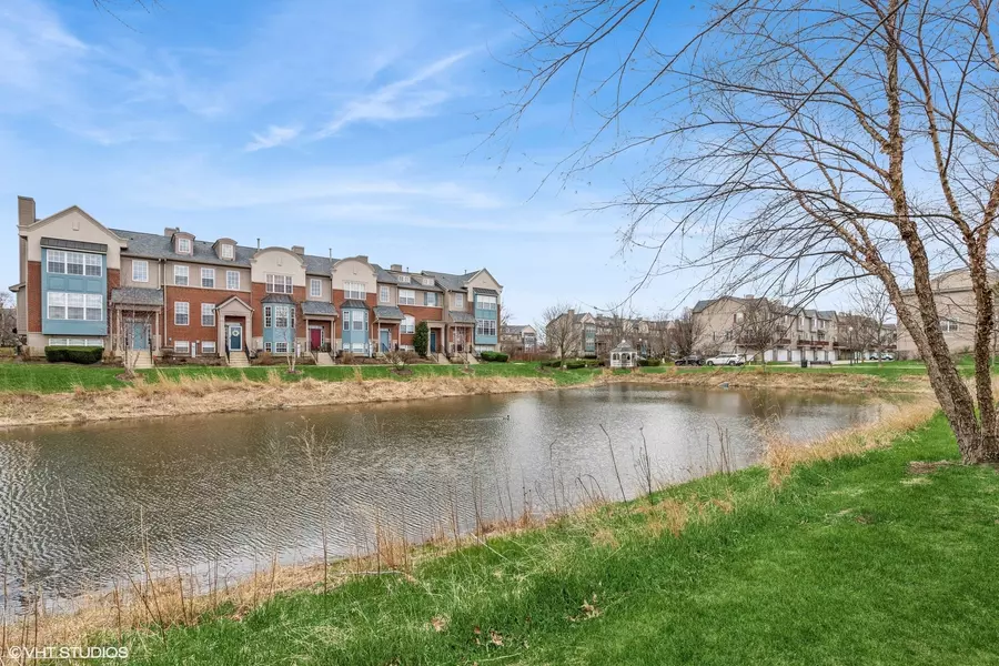 370 Station Park CIR, Grayslake, IL 60030