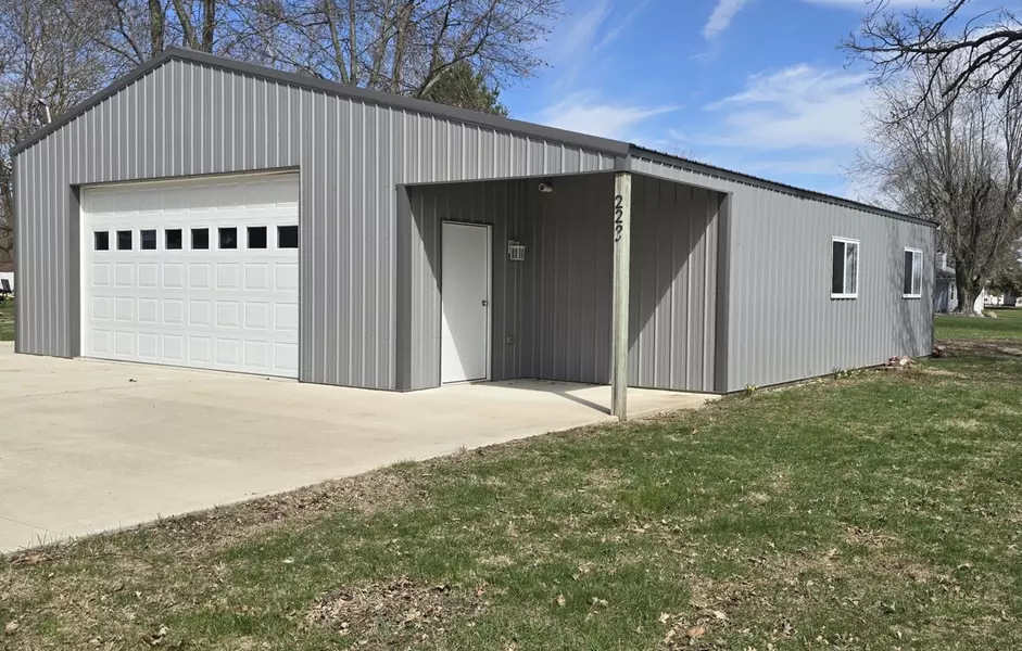 223 Chapman ST, Paw Paw, IL 61353