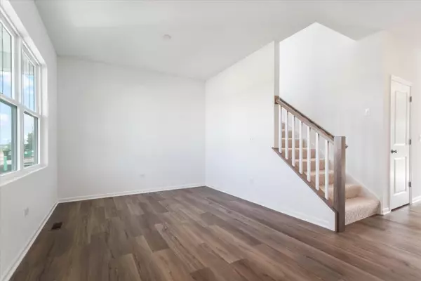 North Aurora, IL 60542,908 Fair Meadow ST