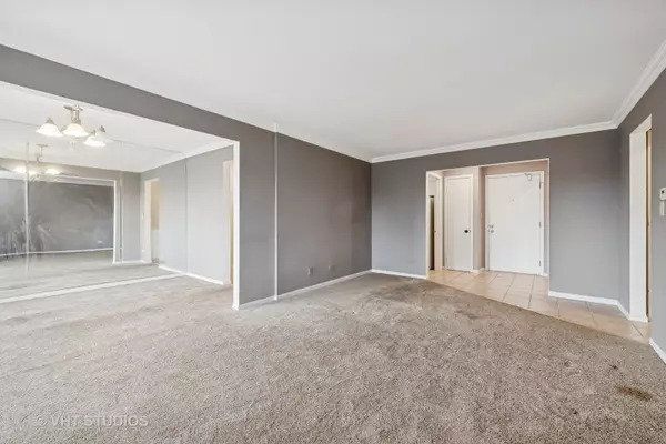 Buffalo Grove, IL 60089,50 Lake BLVD #636