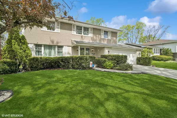 Glenview, IL 60026,1704 Executive LN