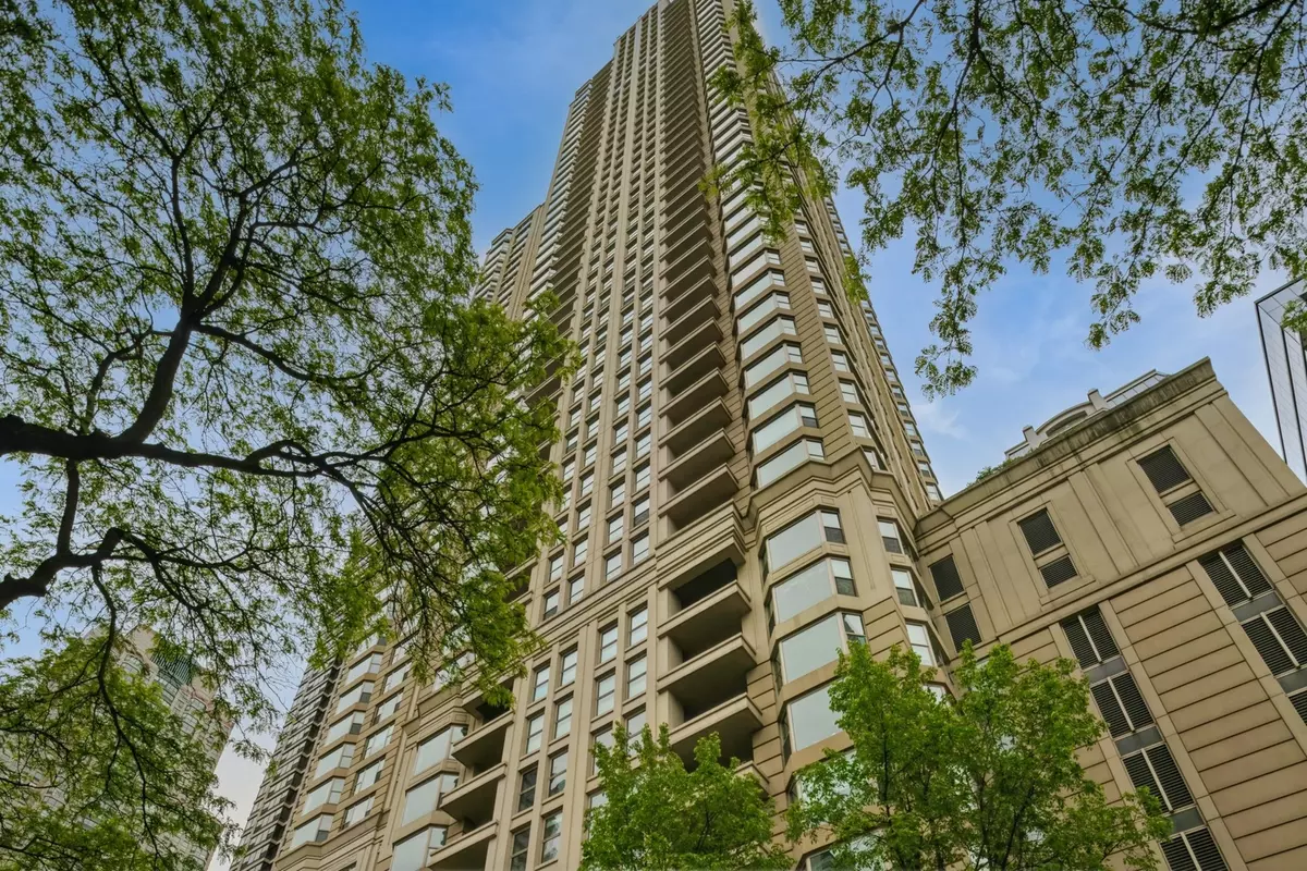 Chicago, IL 60611,25 E Superior ST #1801