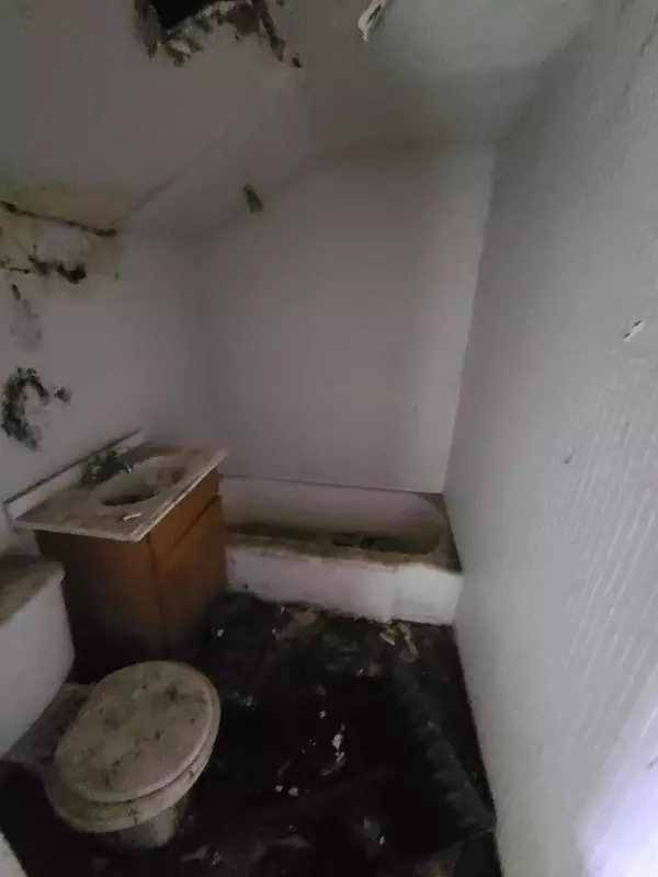 Chicago, IL 60628,10452 S State ST