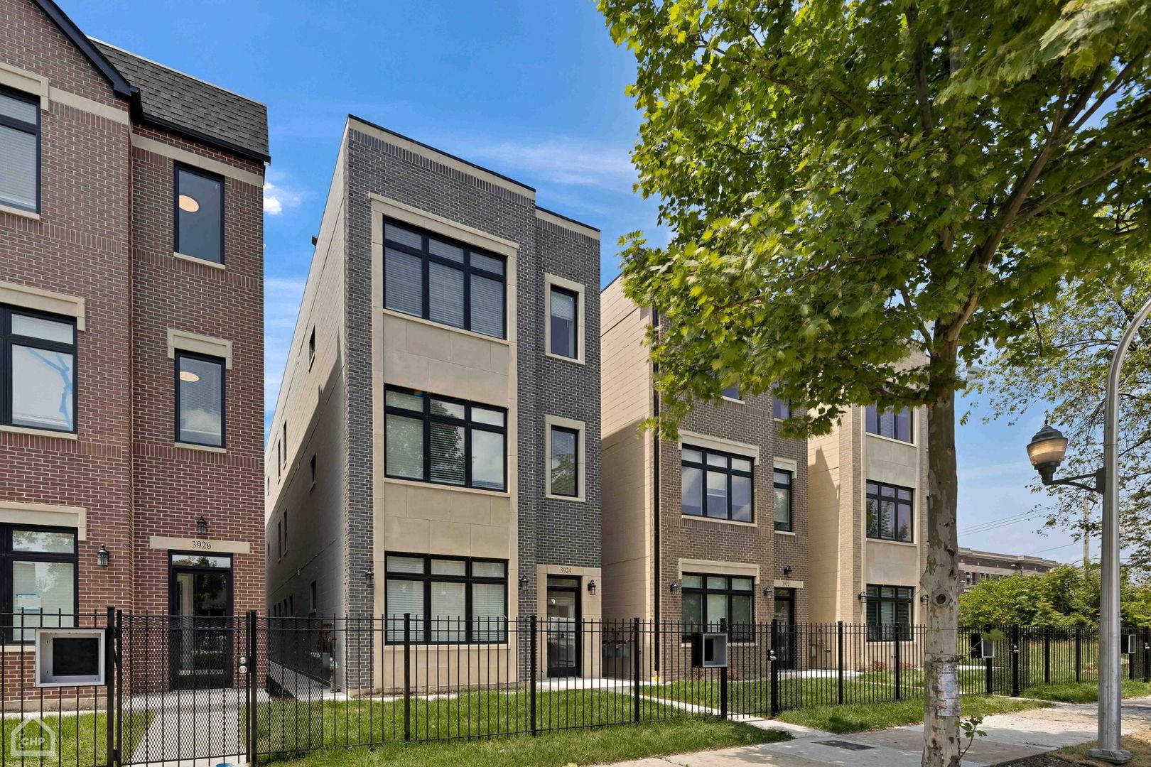 3932 S Calumet AVE, Chicago, IL 60653
