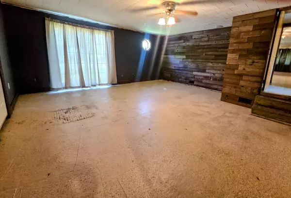 Villa Grove, IL 61956,301 S Walnut ST