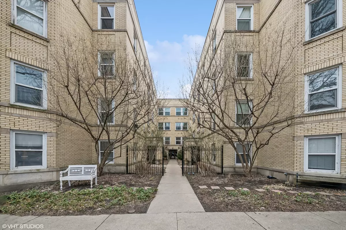 Chicago, IL 60640,1419 W CATALPA AVE #2S