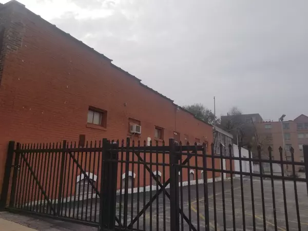 Aurora, IL 60505,209 E Galena BLVD