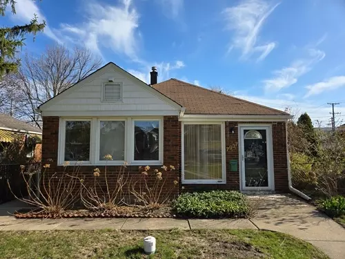 7937 W Barry AVE, Elmwood Park, IL 60707