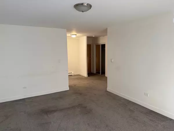 Chicago, IL 60618,4036 N California AVE #303