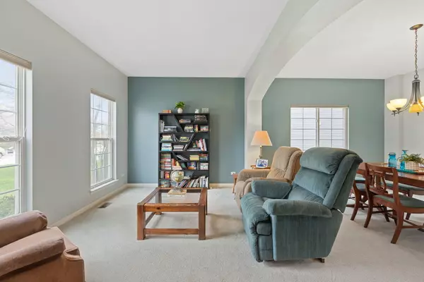 Lindenhurst, IL 60046,335 Cross Creek LN