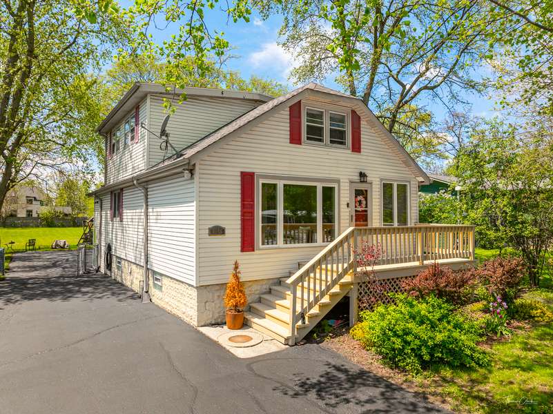 4046 Fairview AVE, Downers Grove, IL 60515