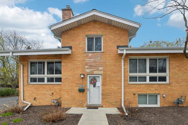 1605 N Arlington Heights RD #D, Arlington Heights, IL 60004