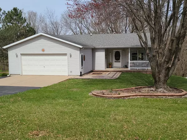 24194 Hillcrest DR, Sterling, IL 61081