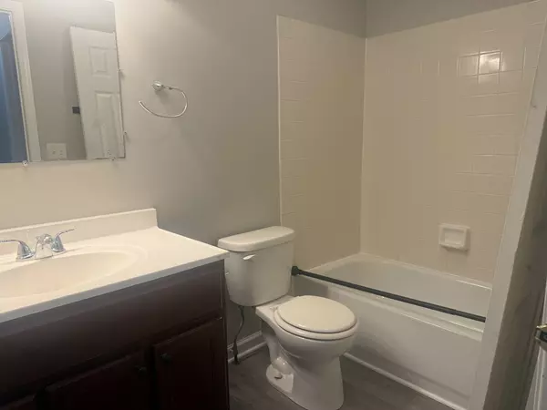 Waukegan, IL 60085,2910 W Clearview AVE