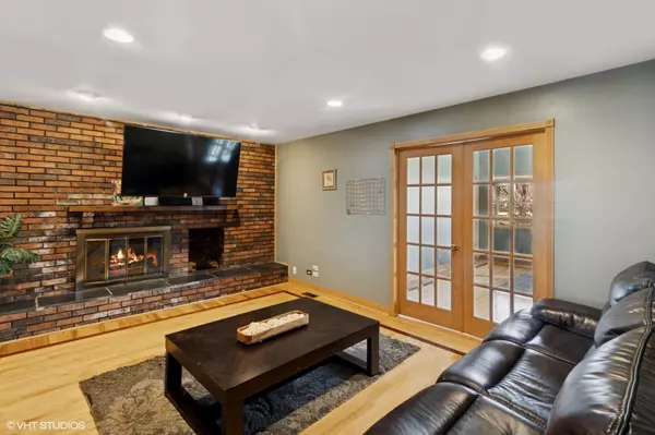 Buffalo Grove, IL 60089,12 Cloverdale CT