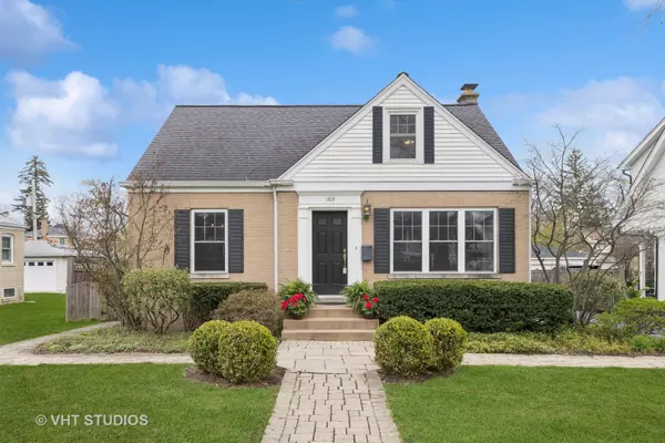 109 Hiawatha DR, Clarendon Hills, IL 60514