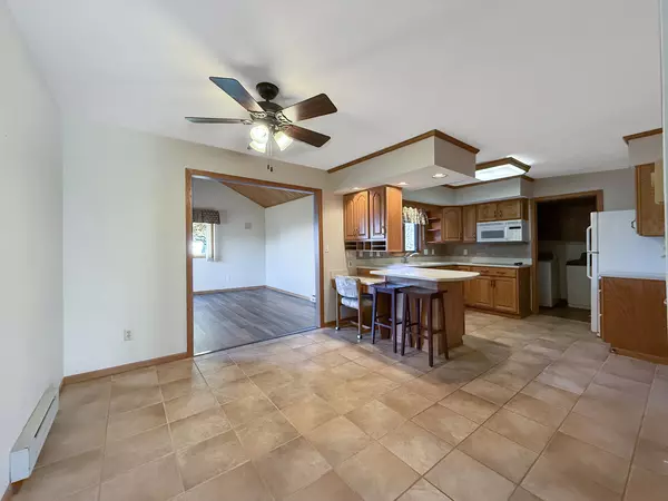 Lena, IL 61048,654 N Star DR #2