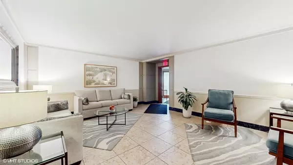 Evanston, IL 60201,1585 Ridge AVE #706