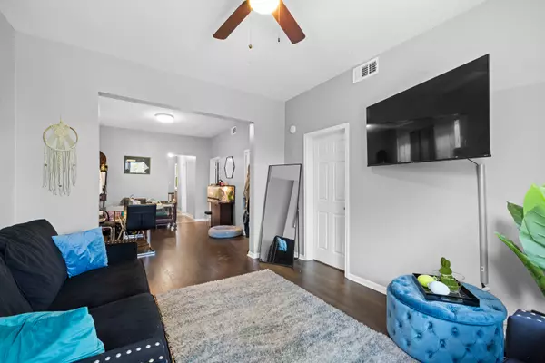 Chicago, IL 60637,1417 E 69th PL