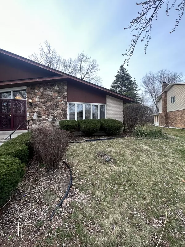 Flossmoor, IL 60422,3013 Mac Heath Cresent