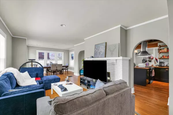 Urbana, IL 61801,310 W Iowa ST