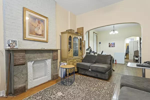 Chicago, IL 60622,1633 W North AVE