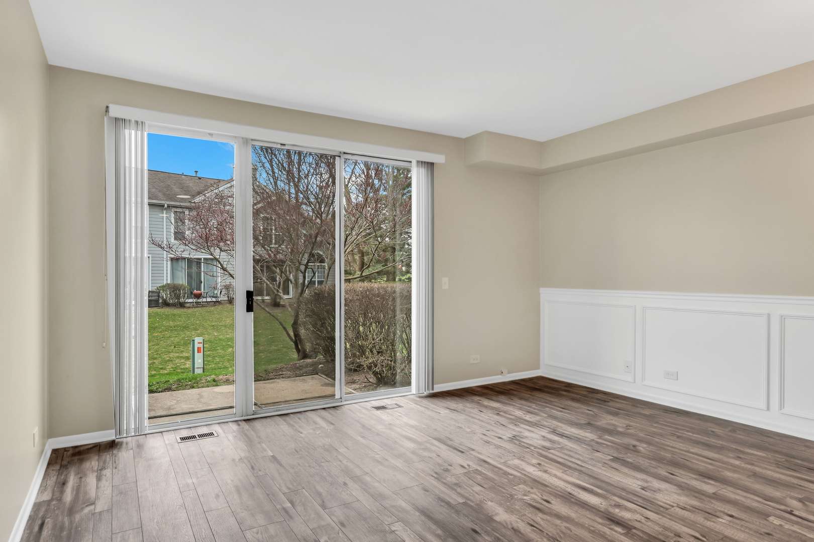 Mundelein, IL 60060,1625 Woodcrest CIR