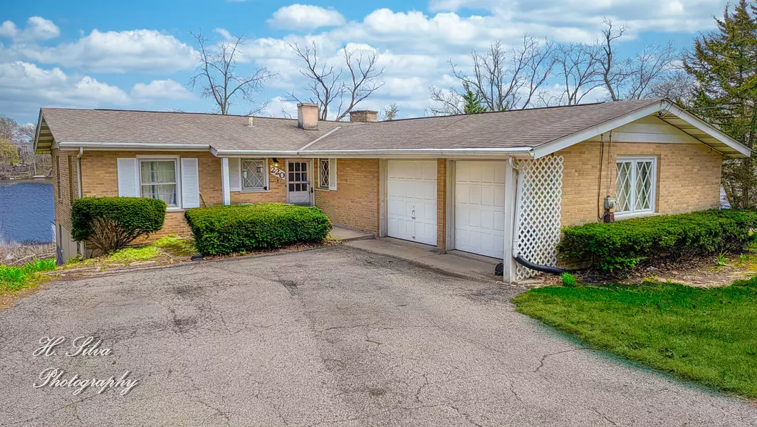 220 Indian TRL, Lake In The Hills, IL 60156