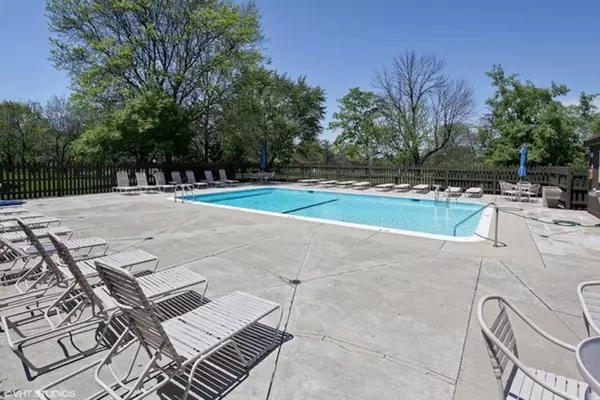 Northbrook, IL 60062,3900 Mission Hills RD #407