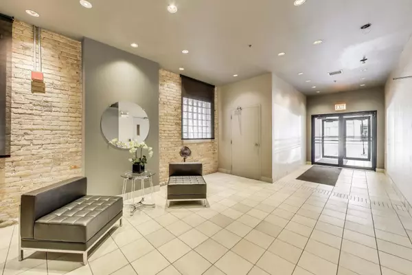 Chicago, IL 60607,843 W Adams ST #402