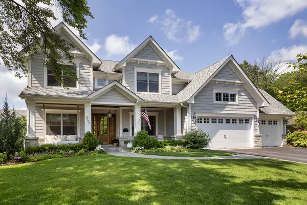 860 Cedar LN, Northbrook, IL 60062