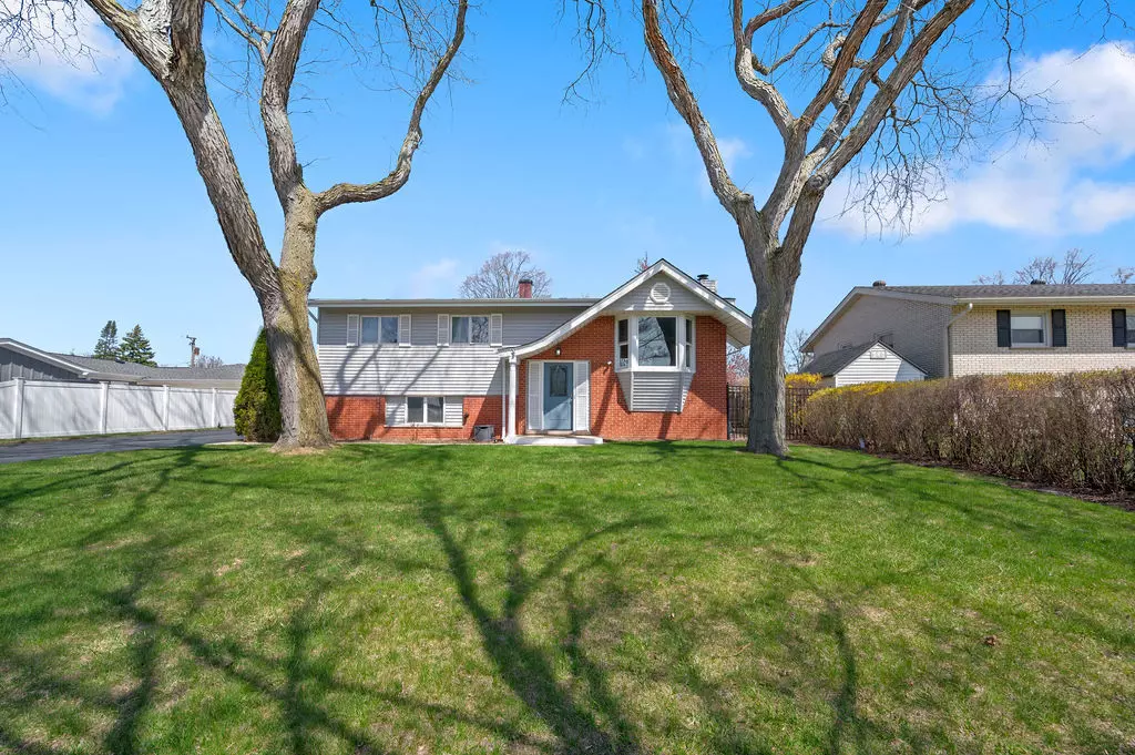 Roselle, IL 60172,516 E Turner AVE