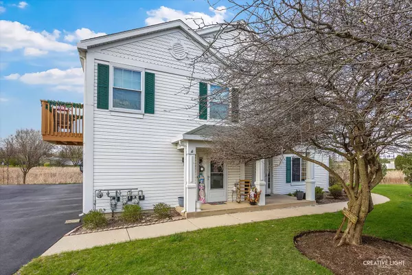 729 Fieldcrest DR #C, South Elgin, IL 60177