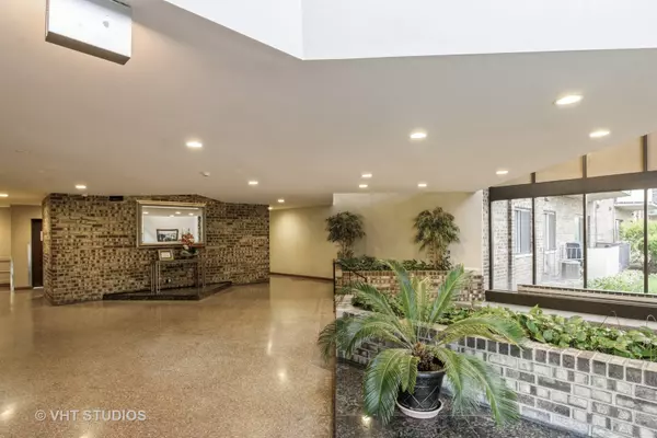 Palatine, IL 60074,1243 E Baldwin LN #206