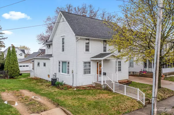 Dixon, IL 61021,222 W Chamberlin ST