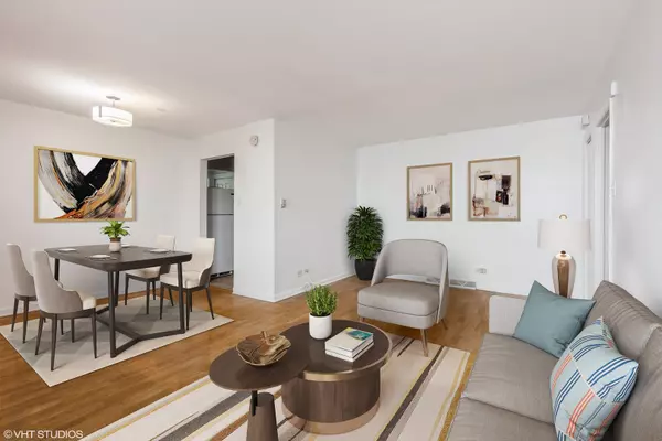 Chicago, IL 60649,7010 S East End AVE #4